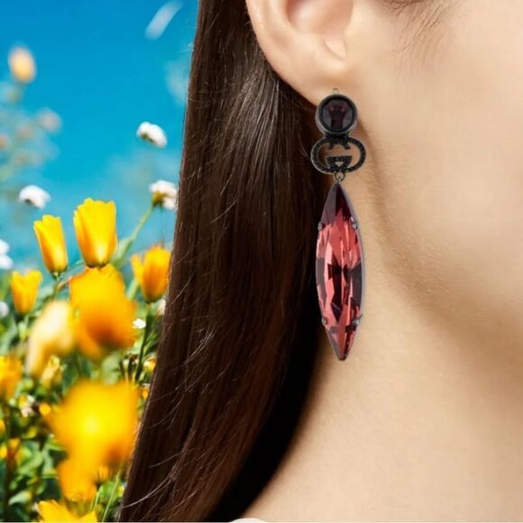 Gucci
Interlocking GG Crystal Drop Clio-On Earrings - Picture 2 of 9